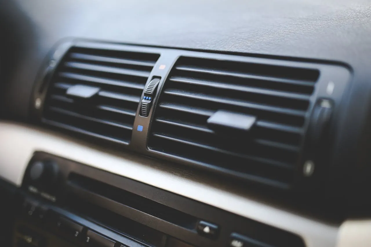Dashboard air conditioning vents